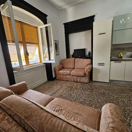 Apartment Antiche Memorie-eleganza E Confort-palazzo Gropallo, Brignole Genoa
