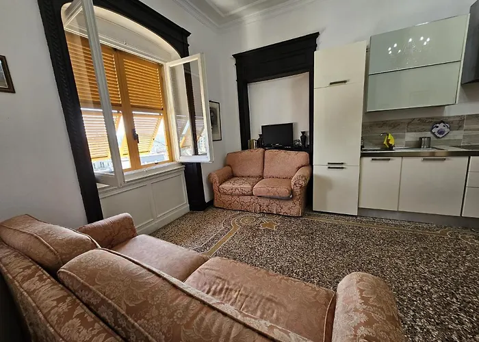 Apartment Antiche Memorie-eleganza E Confort-palazzo Gropallo, Brignole Genoa