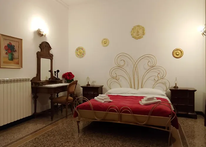 Apartment Antiche Memorie-eleganza E Confort-palazzo Gropallo, Brignole Genoa
